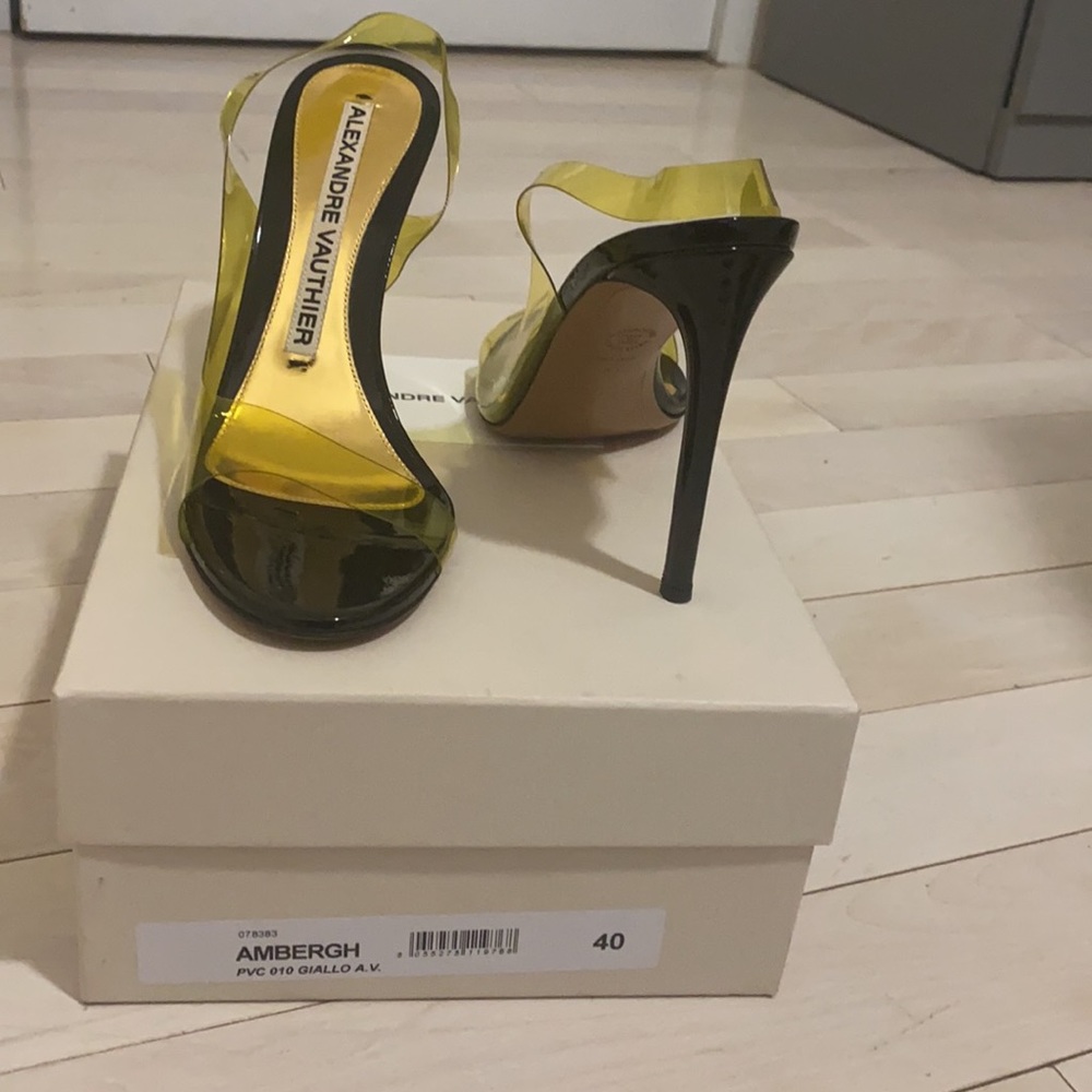 Sling back heels gently worn - Picture 3 of 5